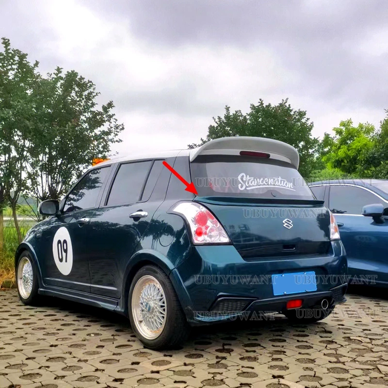 Vista frontal del ala trasera de fibra de carbono para Suzuki Swift