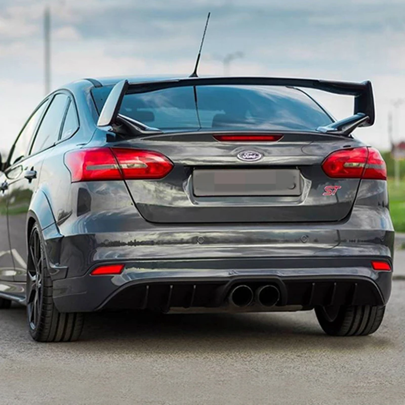 Spoiler trasero para Ford Focus 2015-2017 en ángulo frontal