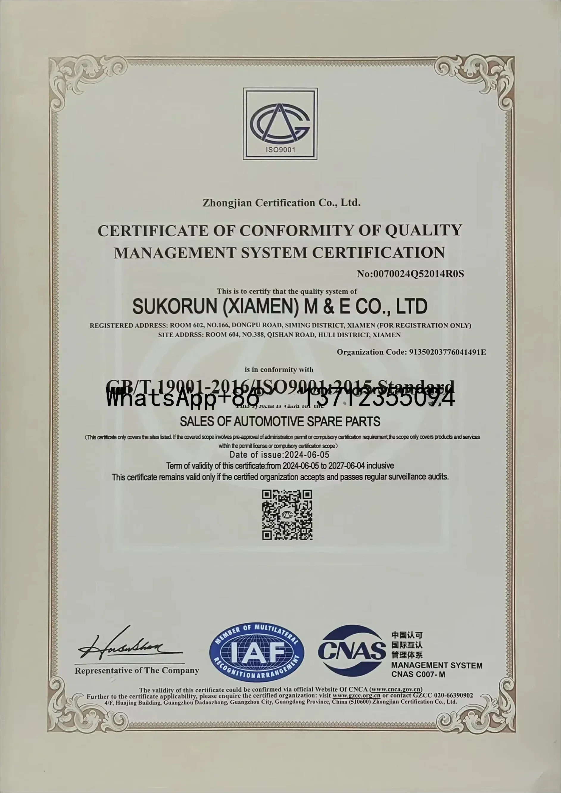 Vista superior de la ECU ECM con carcasa metálica y código de referencia grabado