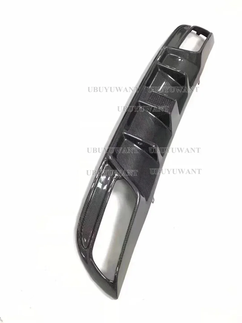 Vista trasera del difusor de fibra de carbono para Mercedes W205