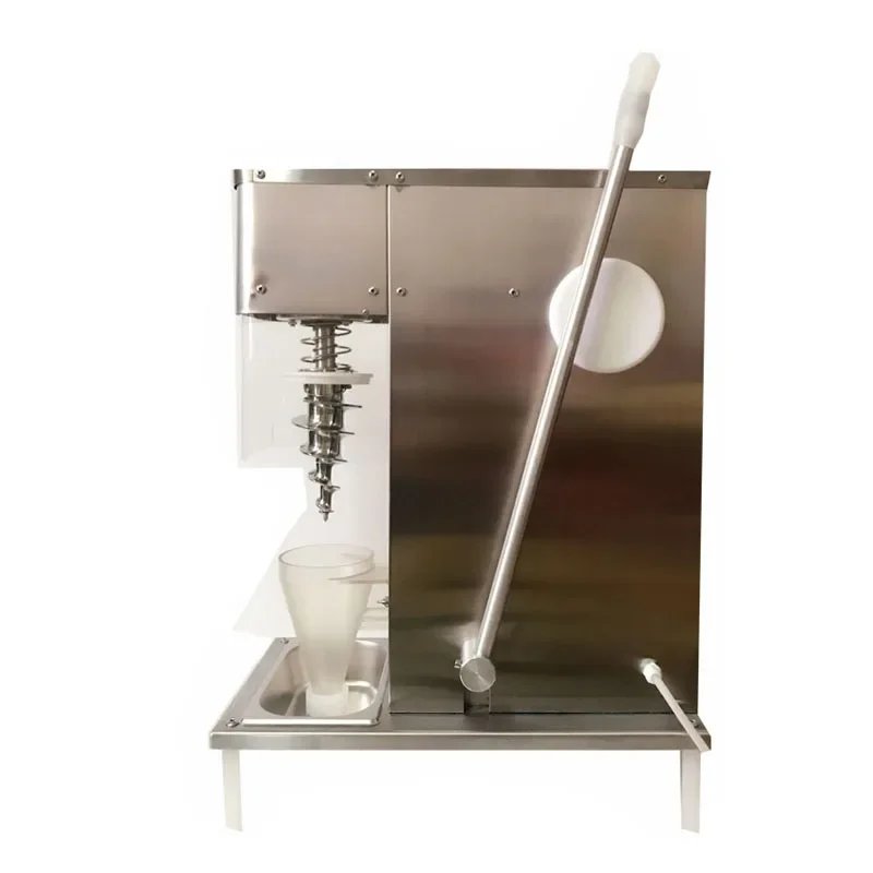 Máquina de helado de fruta real con taladro giratorio