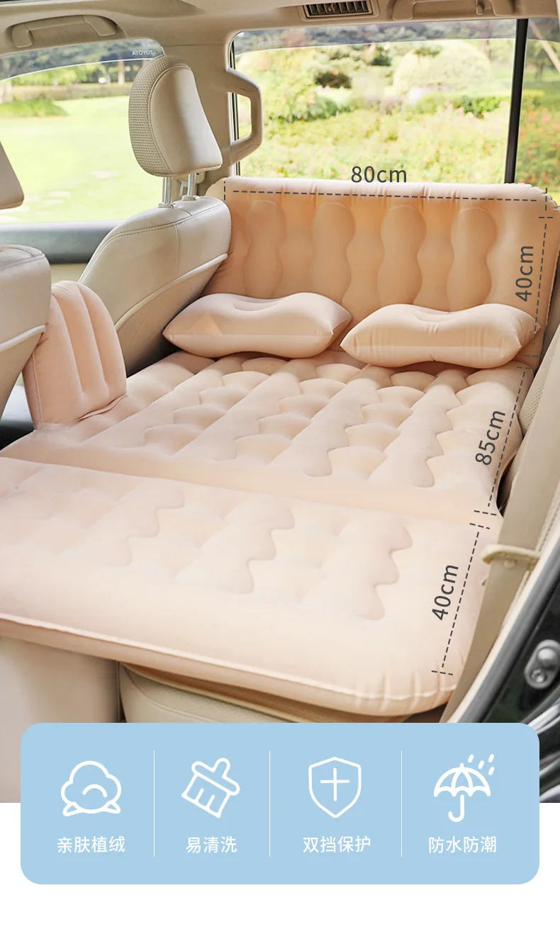 Colchón inflable extendido en asiento trasero de coche