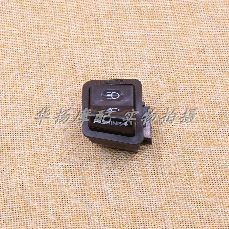 Detalle de los botones del interruptor de moto
