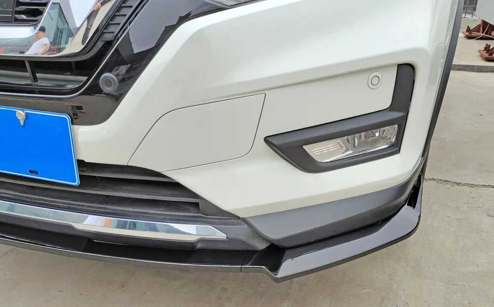 Parachoques delanteros con deflector de barbilla negro