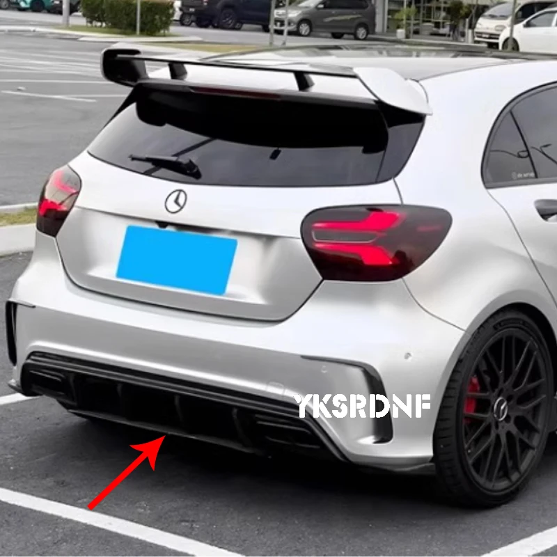 Difusor negro trasero para Mercedes Clase A W176