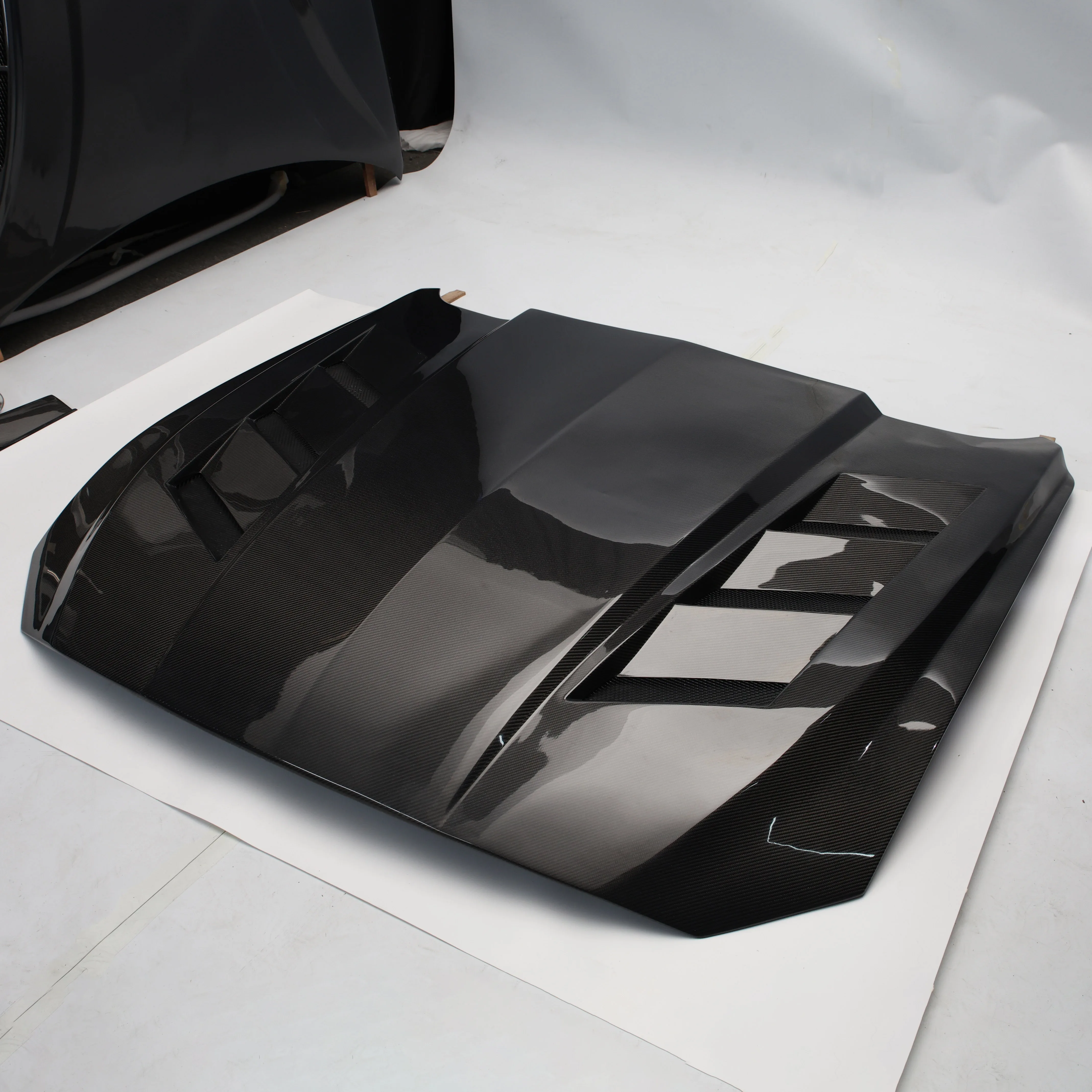 Capó de fibra de carbono ventilado – Ford Mustang 2018-2023