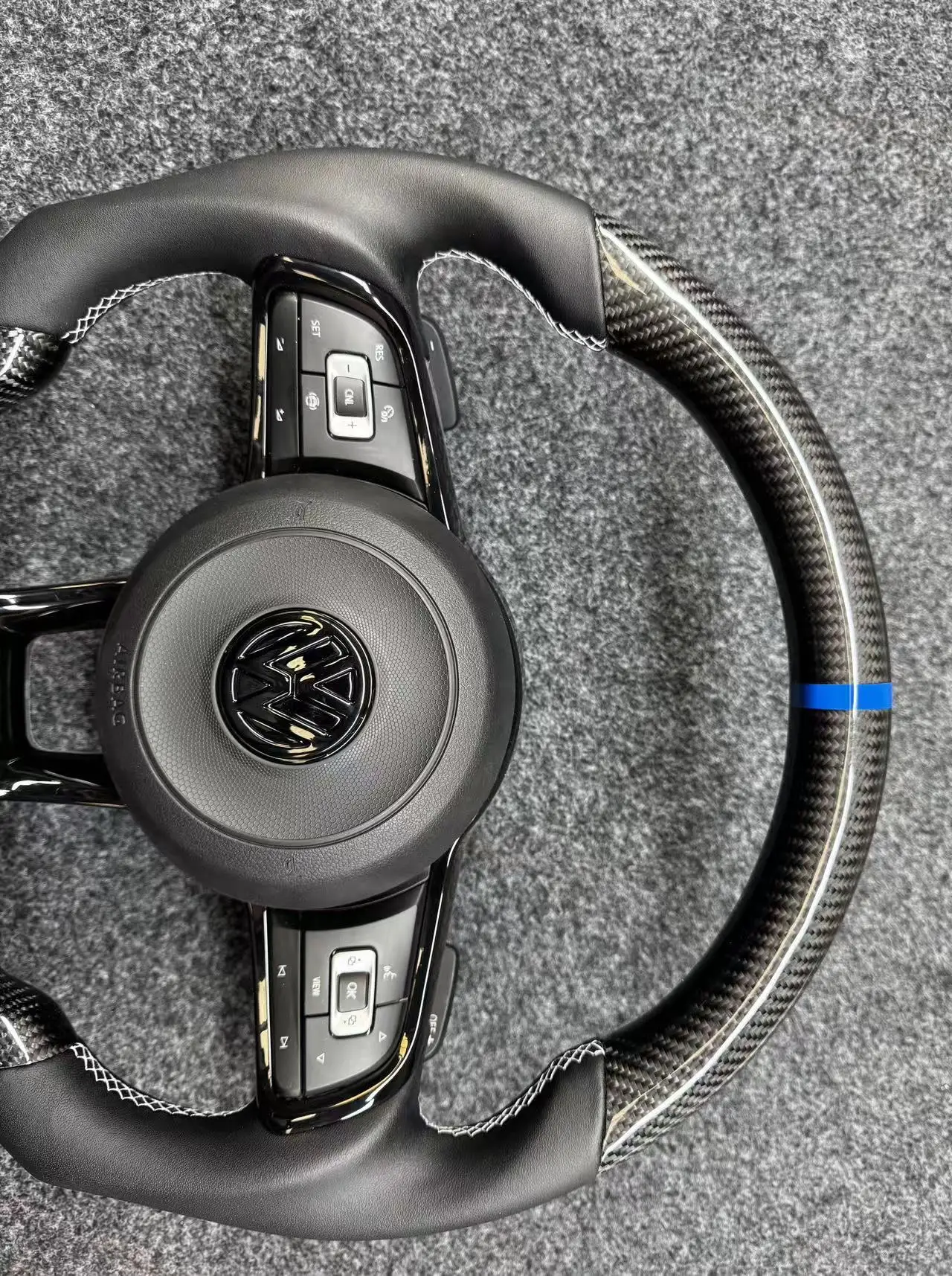Volante fibra carbono GTI para Volkswagen Golf - imagen 3