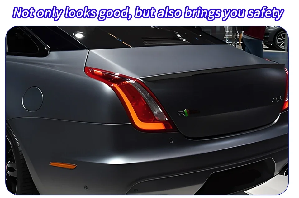 Vista trasera del Jaguar XJ con luces LED