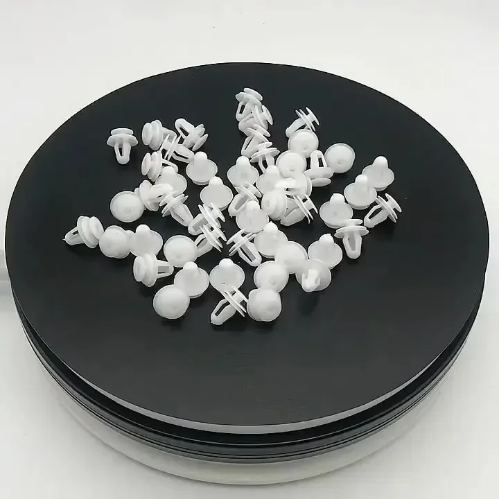 Clips de plástico para la sujeción de paneles de coche