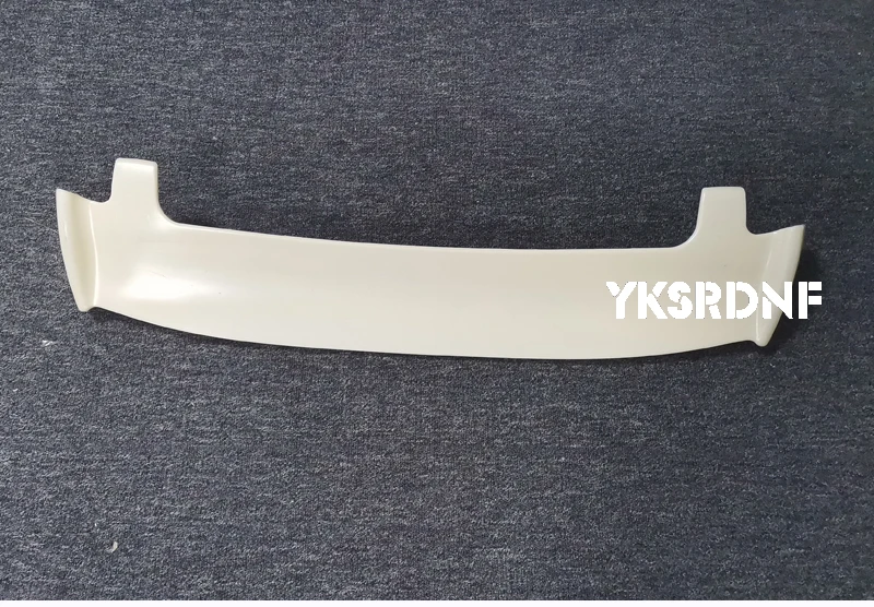 Alerón trasero para Suzuki Swift visto desde varios ángulos