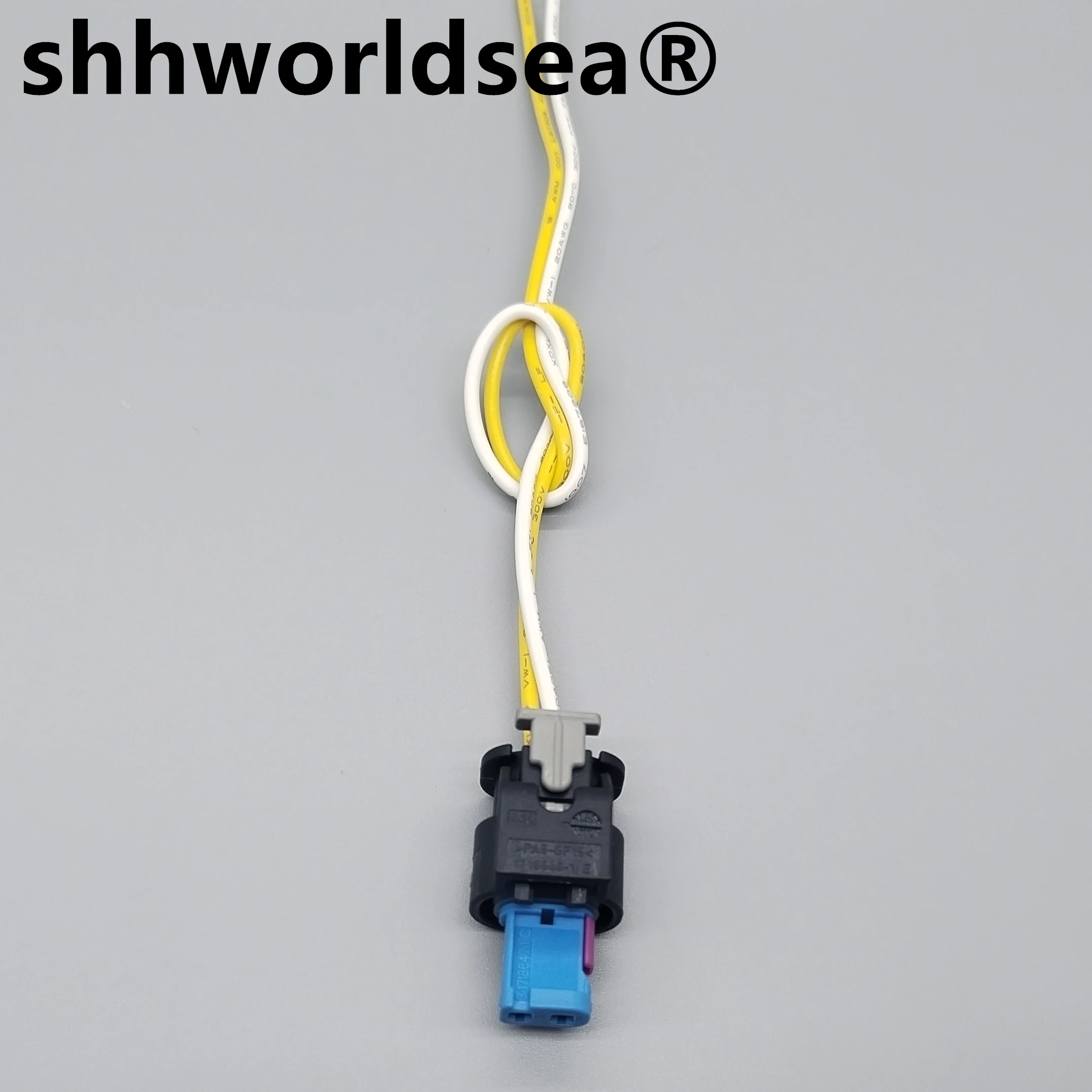 Conector automotriz hembra de dos pines