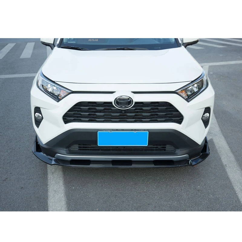 Accesorio negro para el parachoques delantero del RAV4