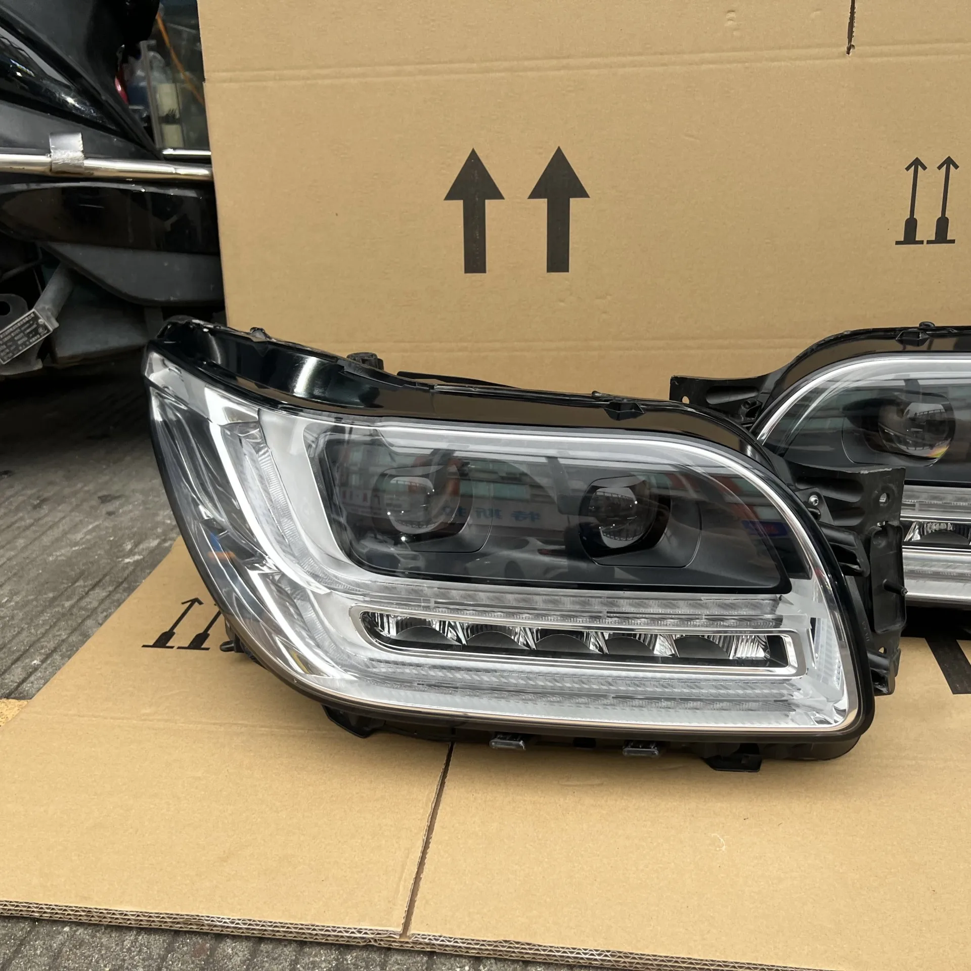 Faros delanteros con luz diurna y señal de giro