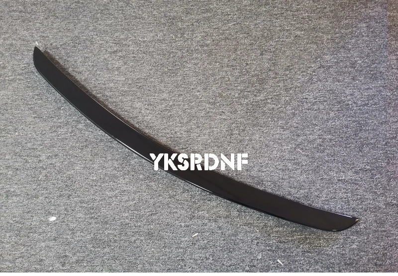 Detalle del acabado del alerón para Mercedes-Benz Clase C W203