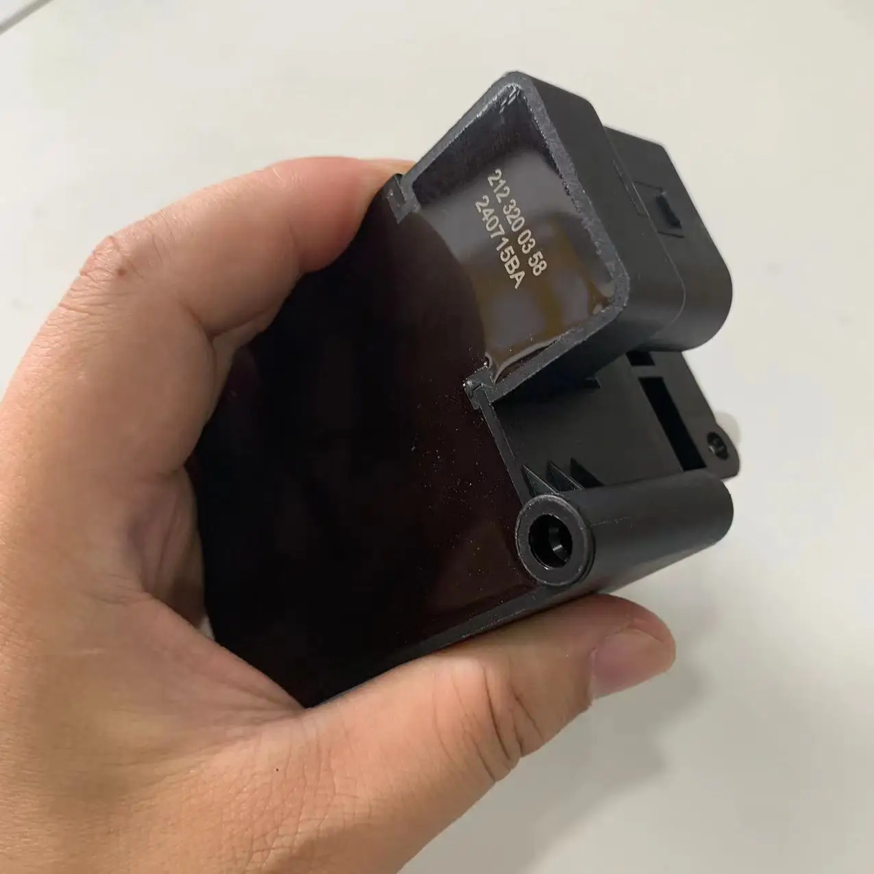 Válvula suspensión neumática Mercedes A2123200358 para ML GL - imagen 2