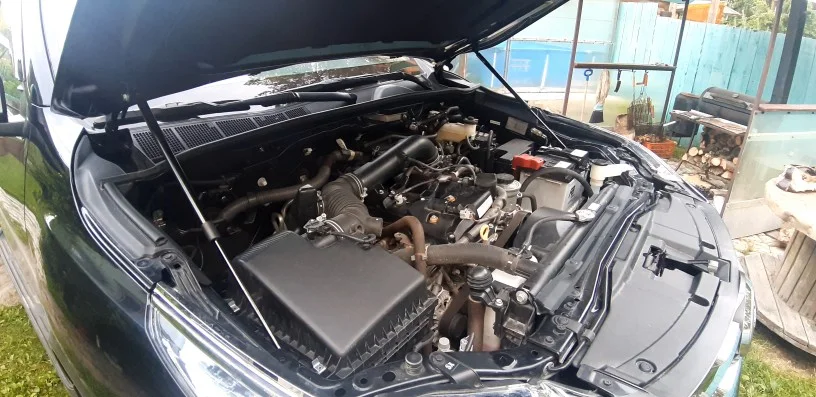 Puntales de gas para capó Toyota Fortuner