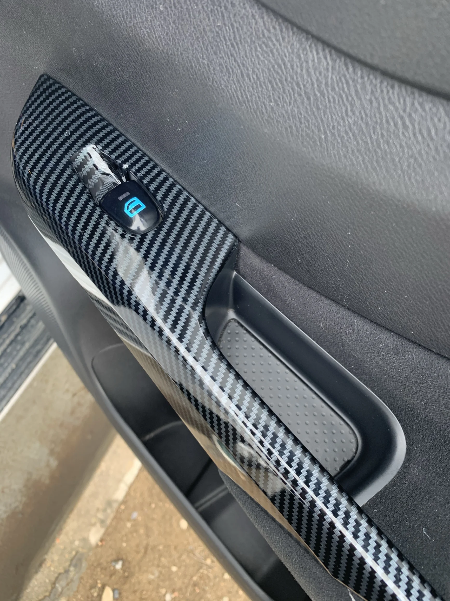 Embellecedor interior de fibra de carbono Nissan Navara NP300 2017-2021 - imagen 4