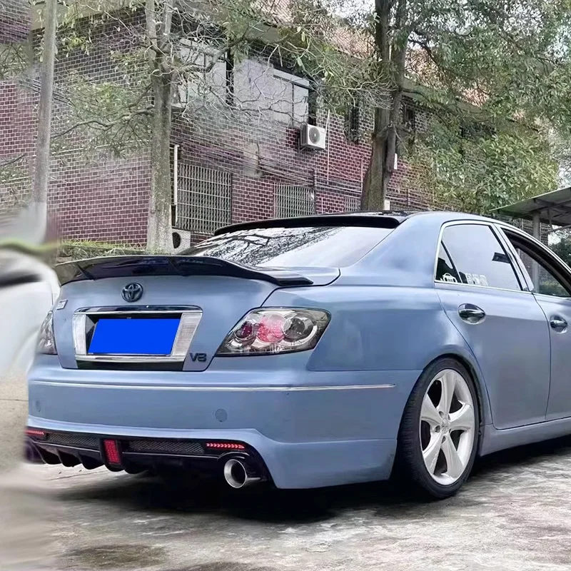 Detalle del diseño del alerón trasero para Toyota Mark X