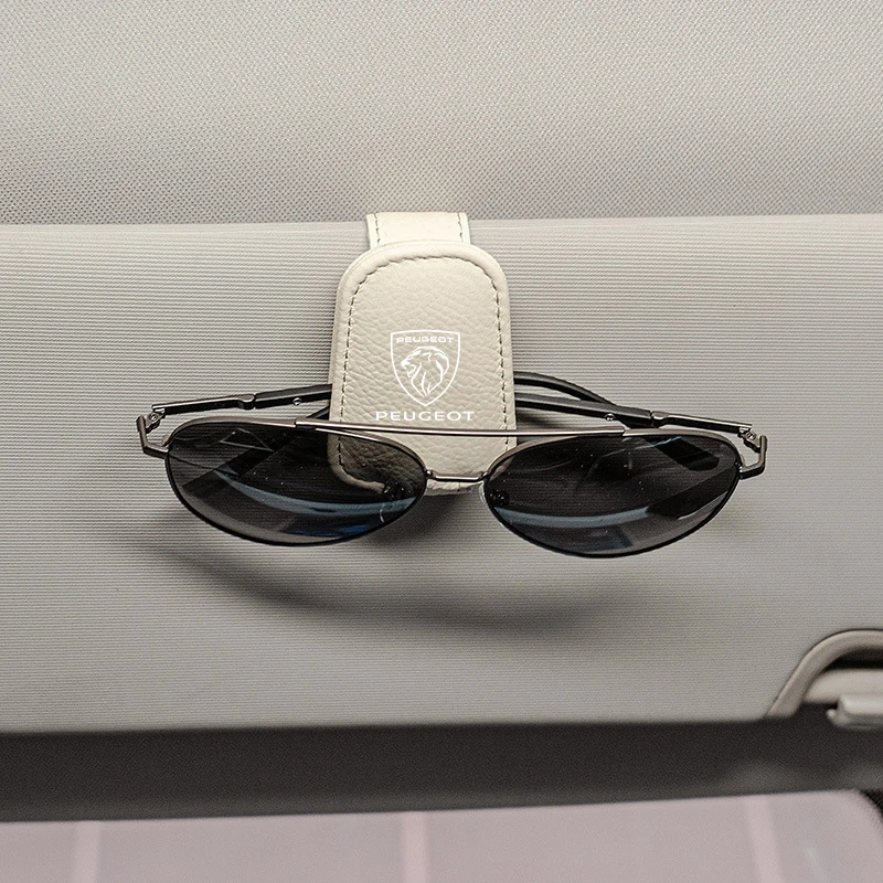 Ejemplo de gafas guardadas en el clip