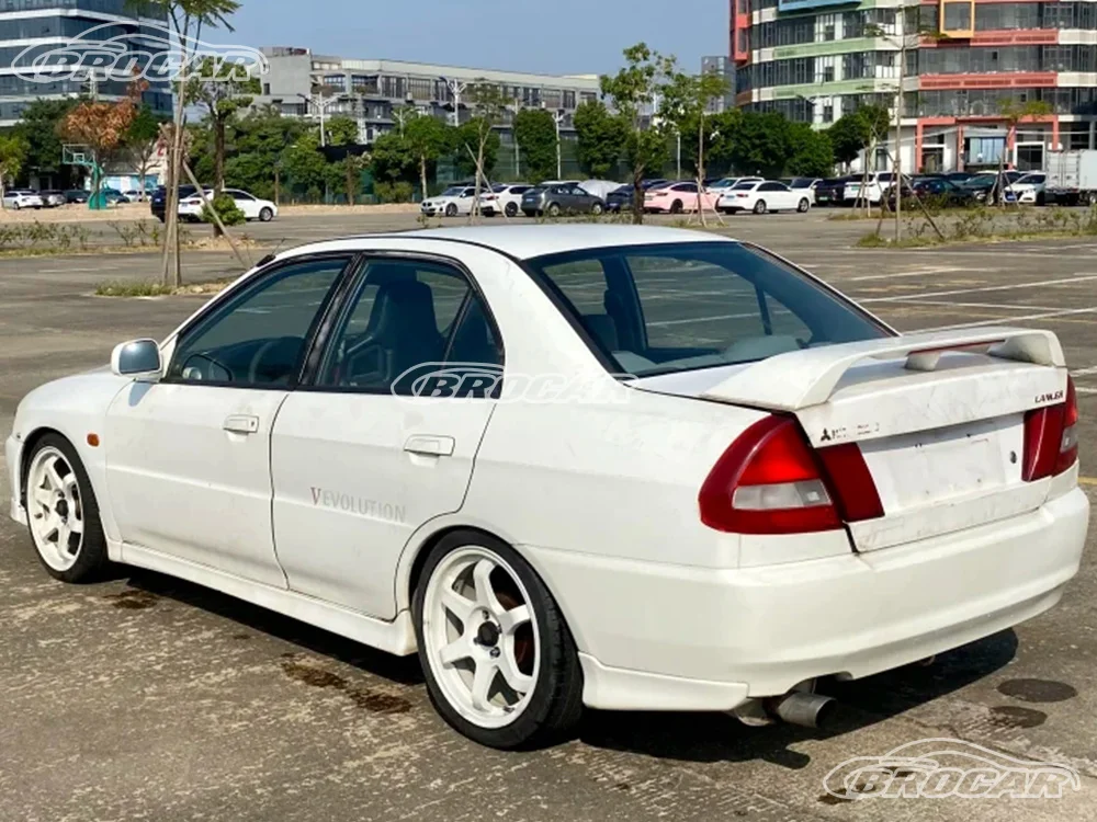 Alerón maletero ABS negro brillante con luces – Mitsubishi Lancer Evo 4-10