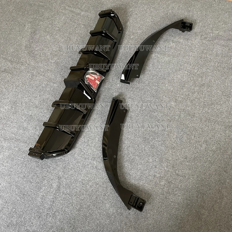 Detalle del acabado negro brillante del alerón para Honda Civic