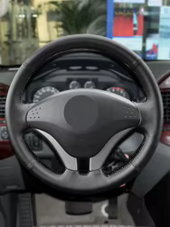Cubierta de volante en cuero perforado – Mitsubishi Pajero V73
