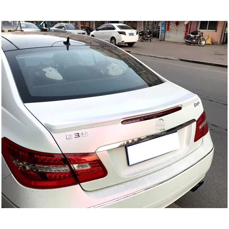 Alerón W207 Mercedes Clase E Coupé E260 y E350 negro brillante