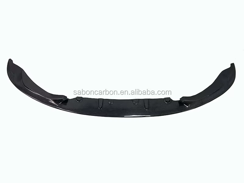 Alerón delantero de fibra de carbono instalado en BMW M3 M4 F80 F82