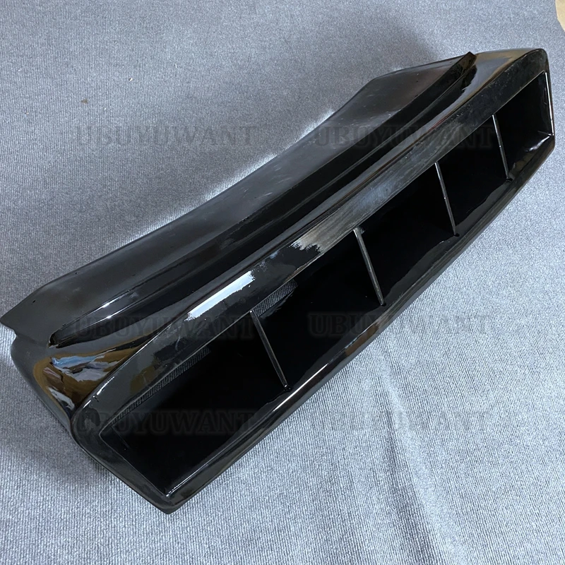 Detalle del alerón GT Wing en posición instalada