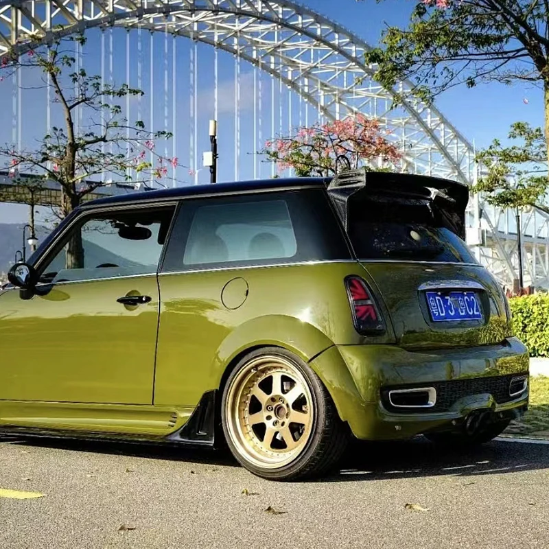 Alerón de tapa de compartimento de equipaje