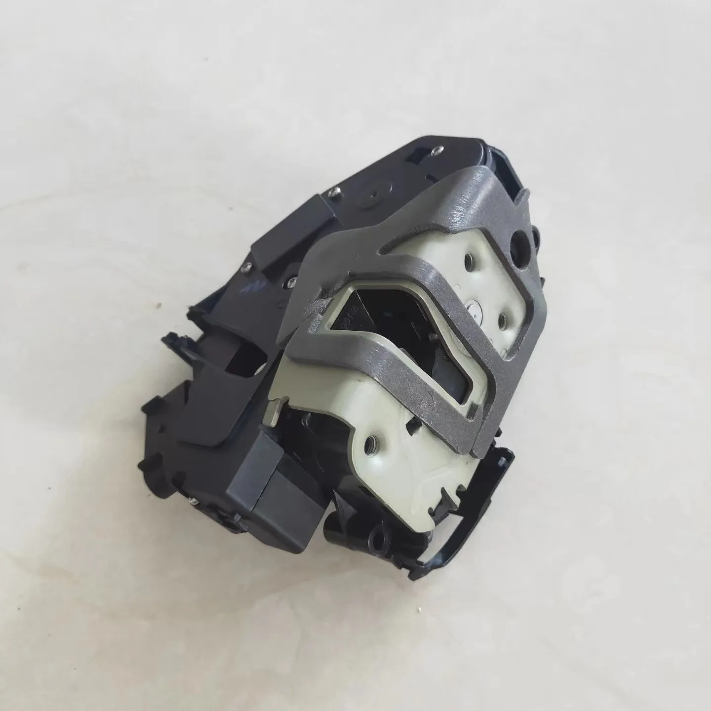 Volvo 31349858 actuador cierre puerta – V60 y S60 - imagen 2