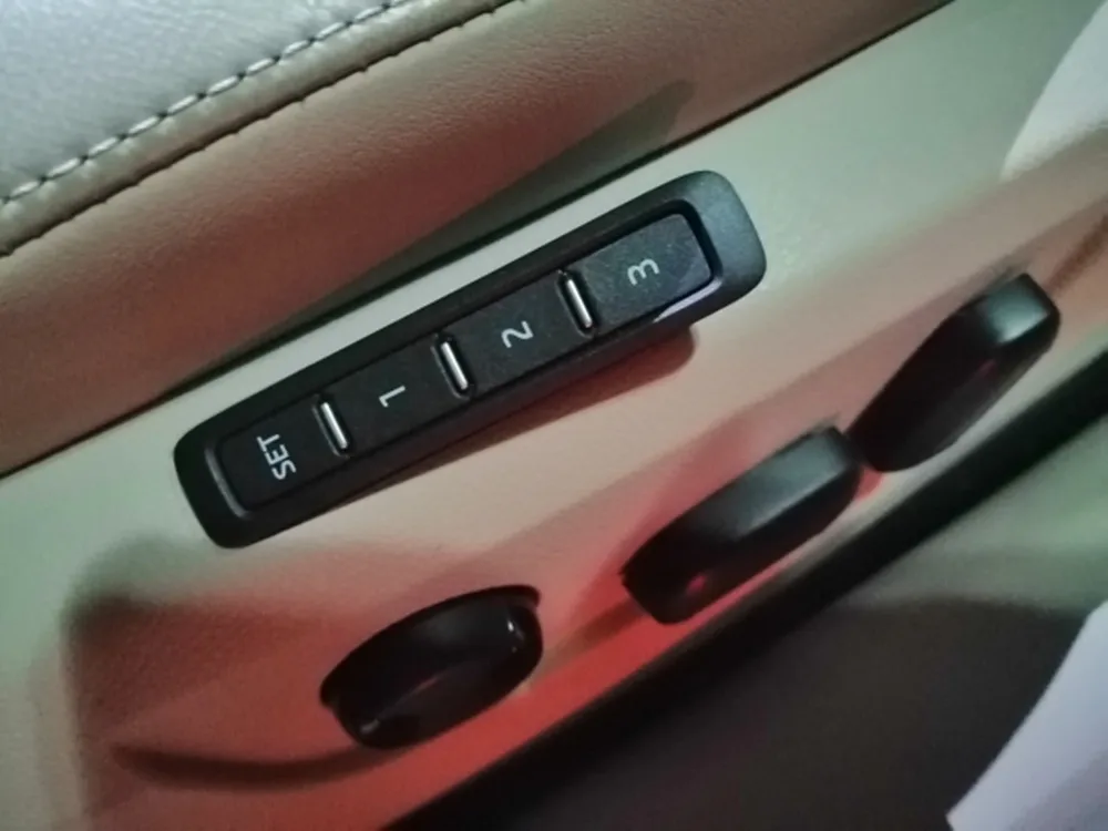 Botón de memoria para ajuste del asiento del conductor