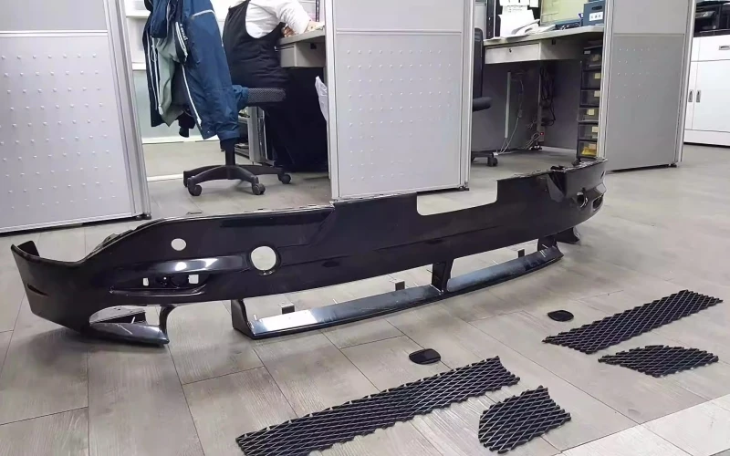 Detalle de las piezas del kit de carrocería