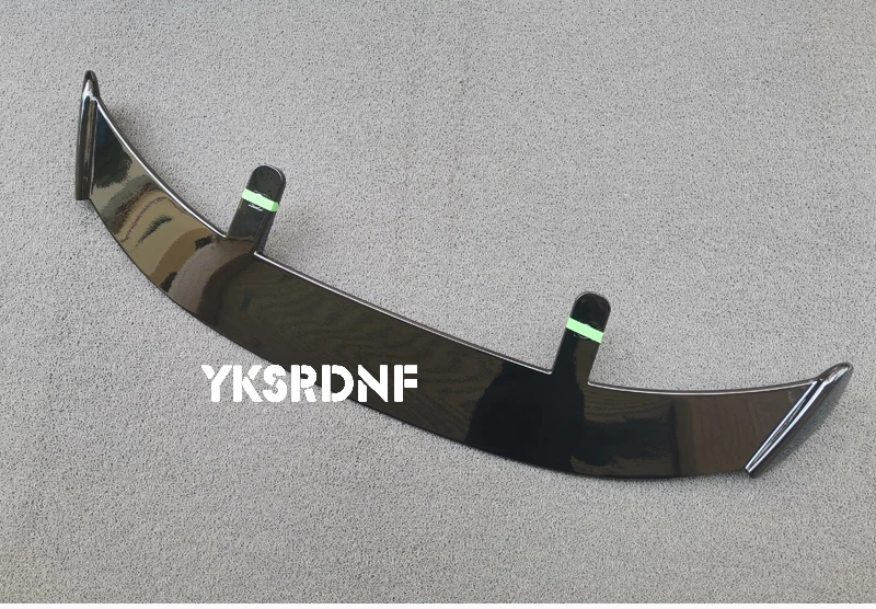 Detalle del diseño tipo carbono del alerón