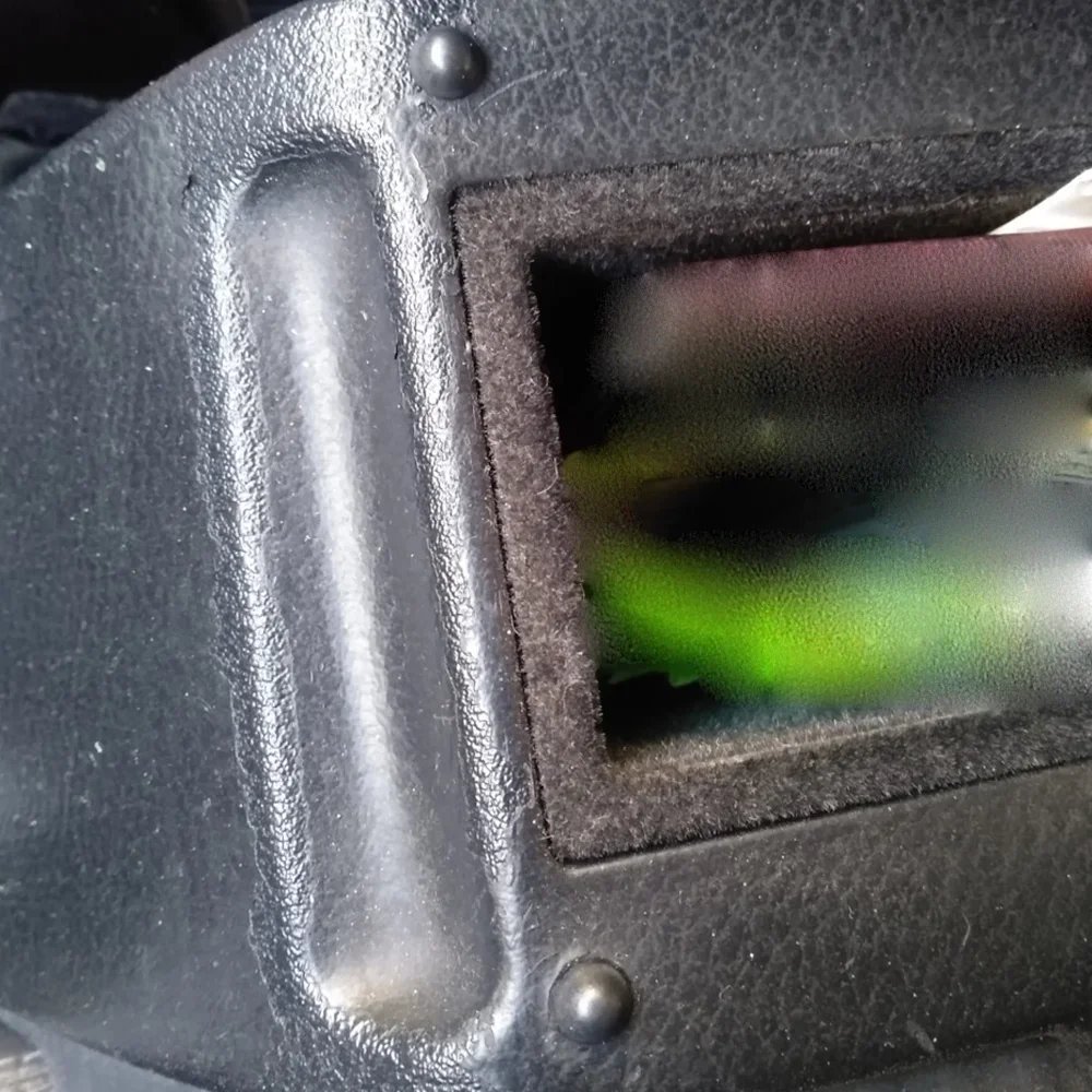 Tope inferior reposabrazos consola central VW Passat B5 1997-2005 - imagen 5
