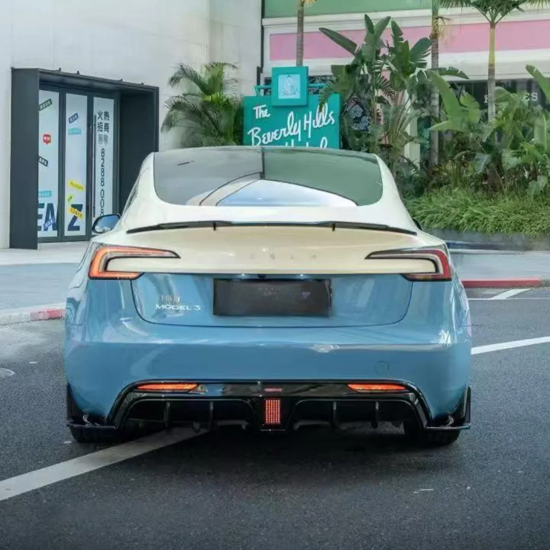 Kit aerodinámico para Tesla Model 3 2024 con alerón trasero y difusor
