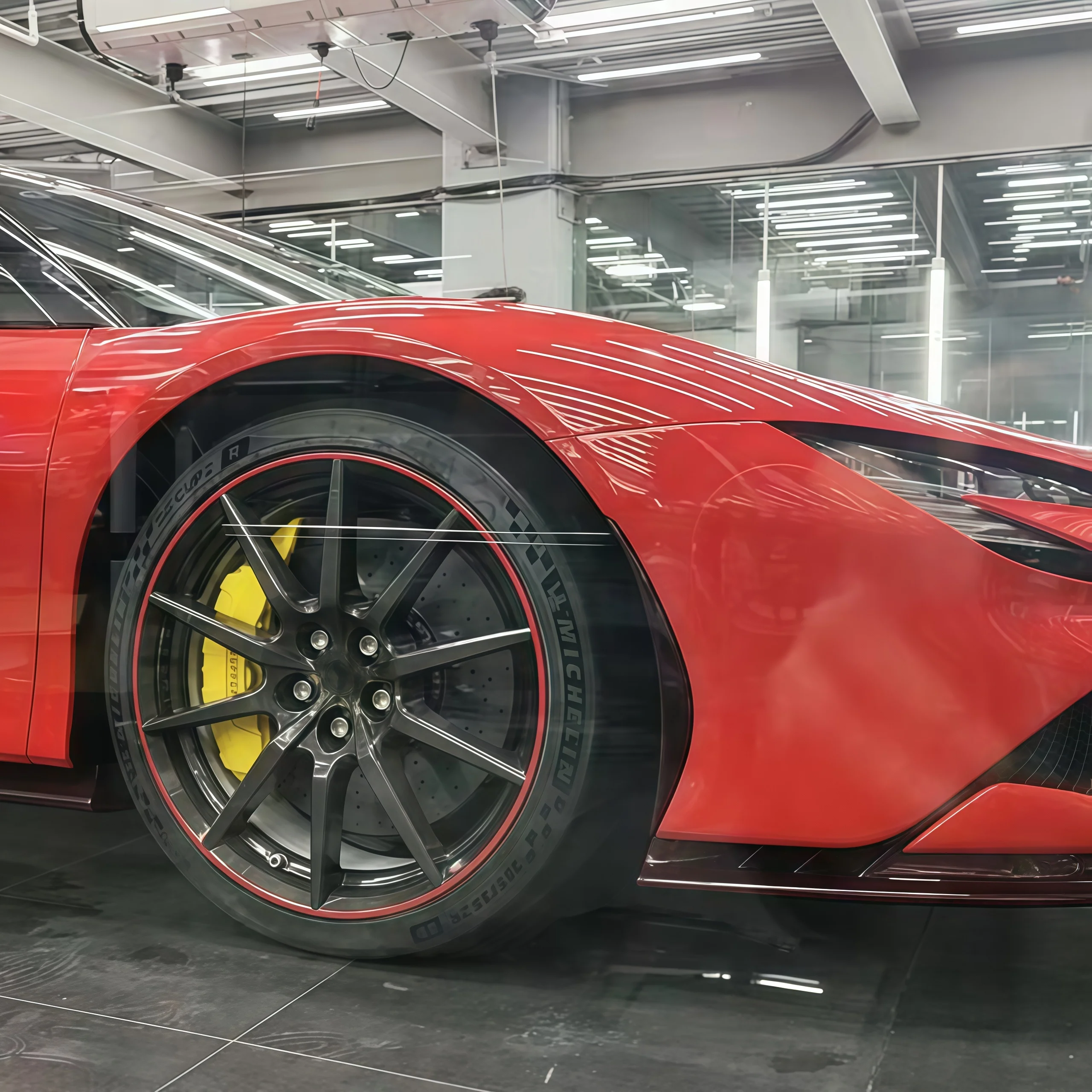 Llanta forjada en fibra de carbono para Ferrari SF90 y 296 GTB - imagen 4