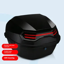 Maletero trasero moto y patinete con funda casco integrada