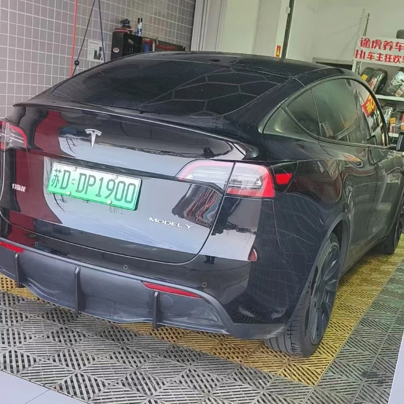 Difusor trasero labio negro – Tesla Model Y 2018-2022 - imagen 4