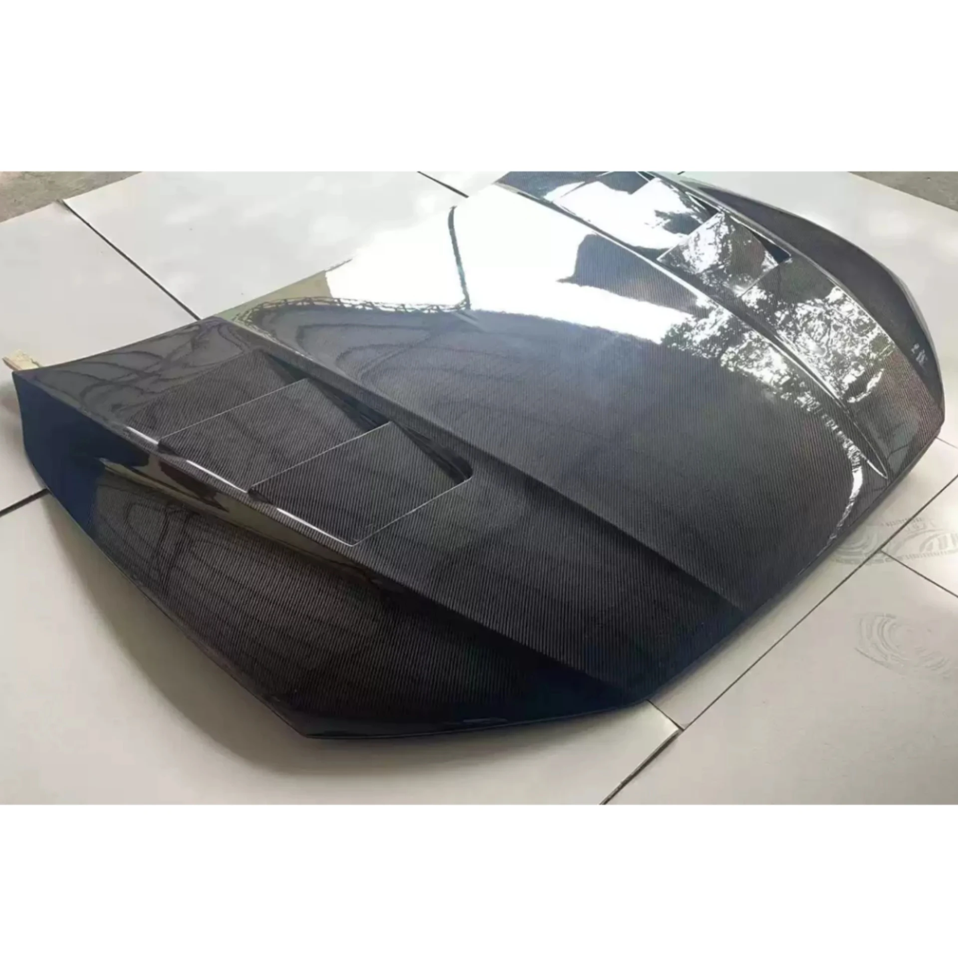 Detalle del acabado en fibra de carbono mate