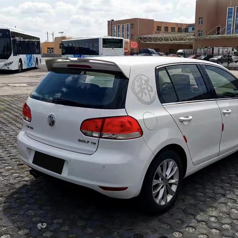 Detalle del diseño del alerón trasero compatible con Golf 6 MK6
