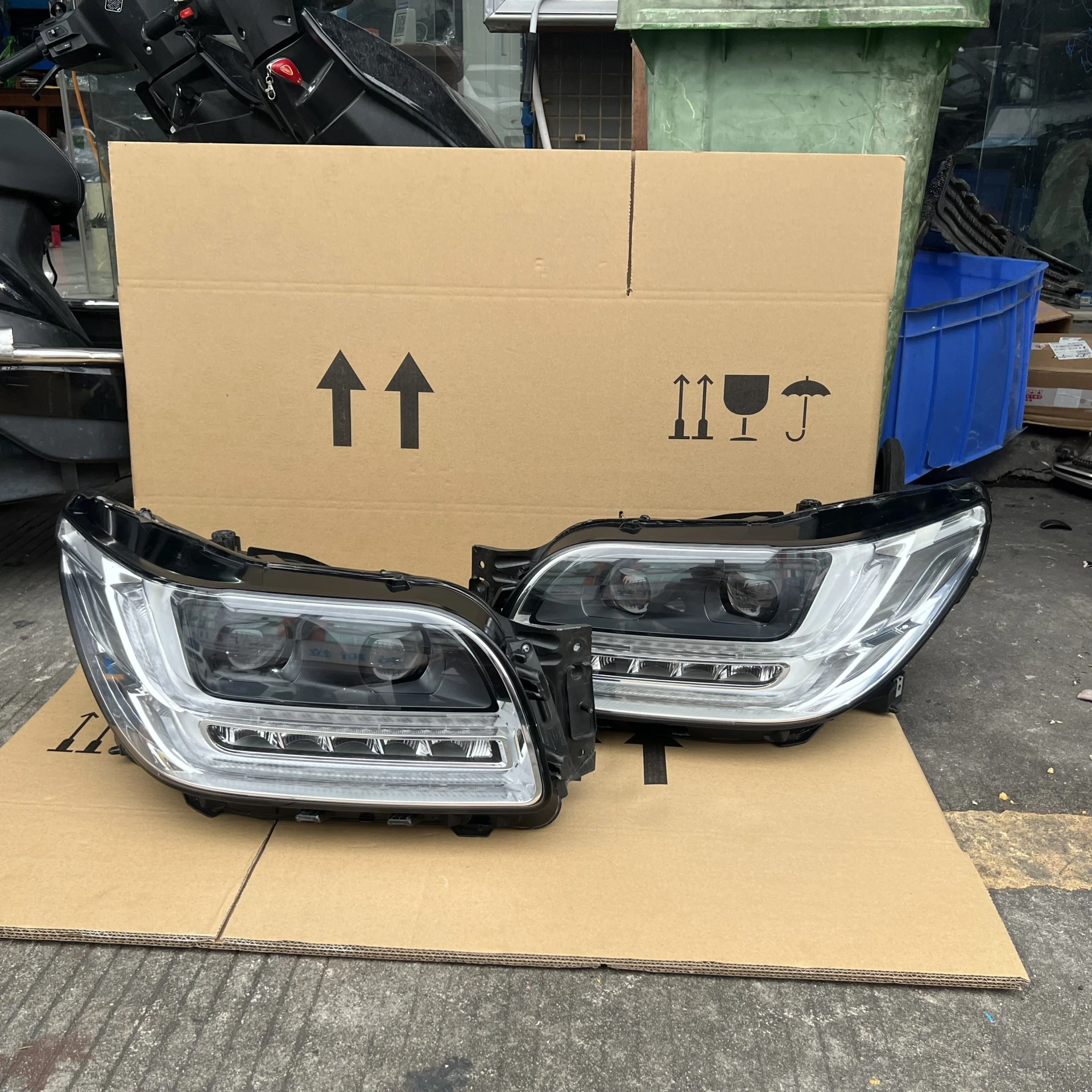 Faros delanteros Lincoln Navigator con luz diurna e intermitentes