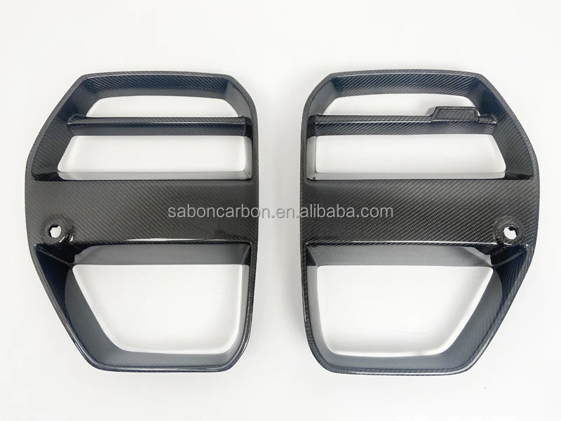 Aplicación de la cubierta en el frontal de un BMW G8X
