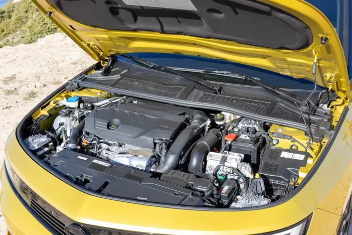 Capó delantero Opel Astra L 2022-2025 con amortiguadores de gas