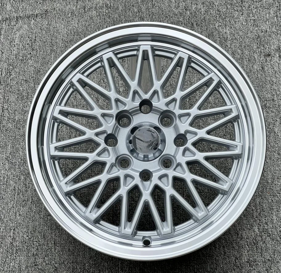 Detalle del diseño de la llanta CE30 y sus perforaciones
