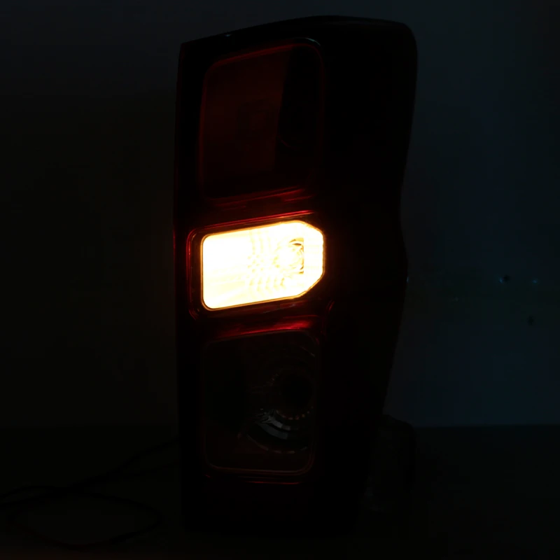 Farol trasero Isuzu D-Max 2020-2022 señal de giro freno marcha atrás - imagen 5