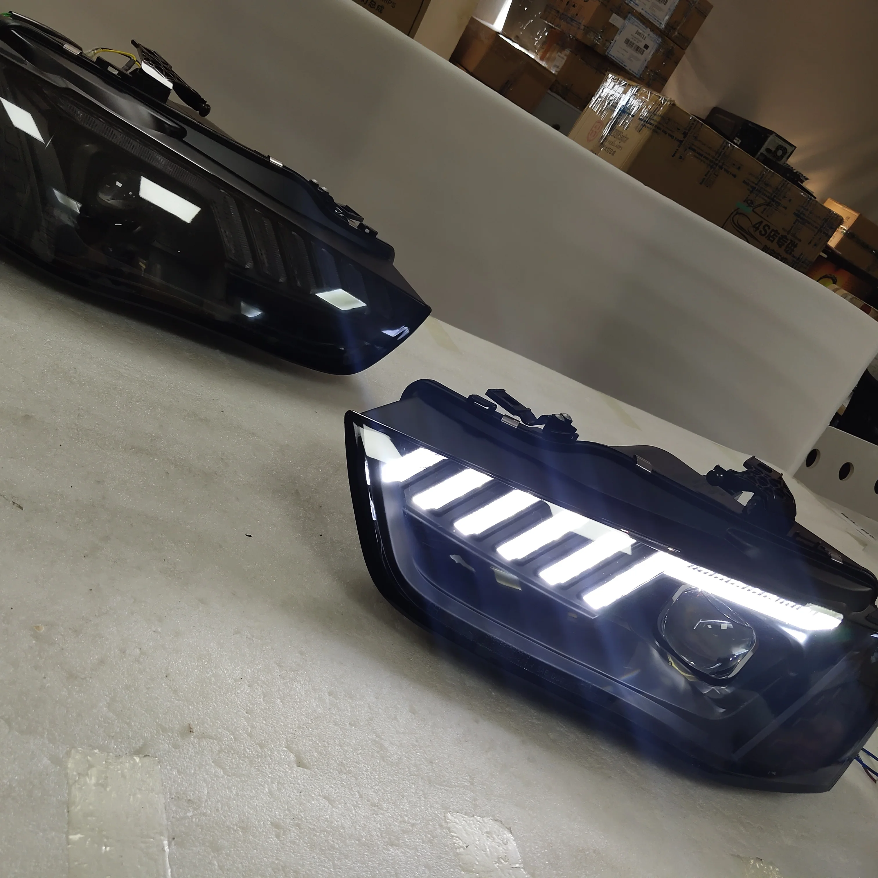 Detalle de lente de proyector para luz baja