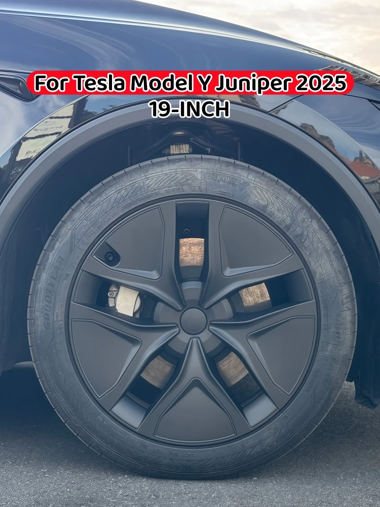 Tapacubos instalado en Tesla Model Y