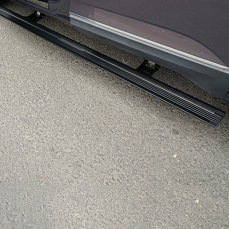 Estribo lateral eléctrico automático instalado