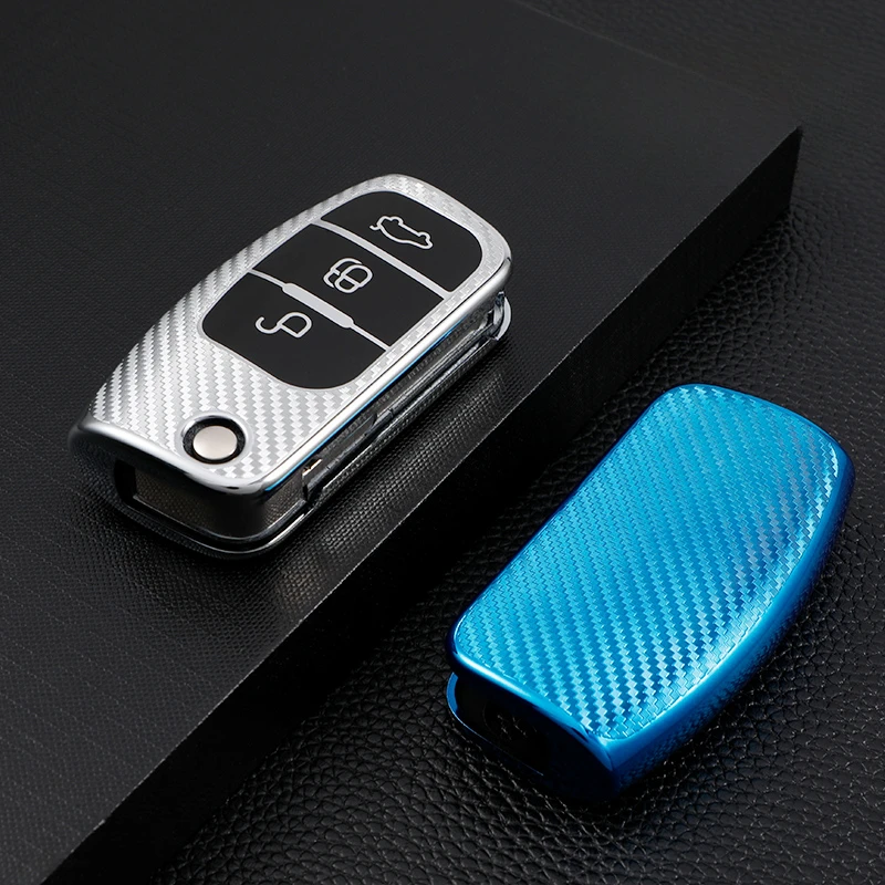 Funda protectora de TPU colocada en una llave
